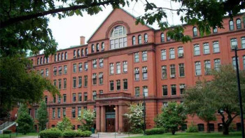 Фотография к новости: Трамп әкімшілігі Гарвард университетіне шағым түсірді