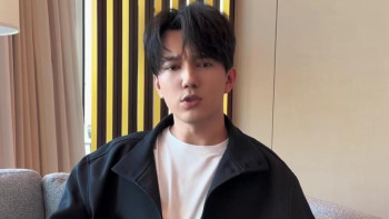 Фотография к новости: "Мишабай, бауырым": Димаш Құдайберген Михаил Шайдоровқа автокөлік тарту етті