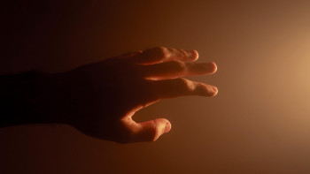 Фотография к новости: Қазақстандық әйел өз жерлеуінен бір ай өткен соң үйіне тірі оралды