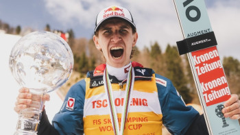 Фотография к новости: Олимпиада медалінен үміткер спортшы аяқ киімі үшін жарыстан шеттетілді