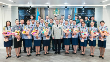 Фотография к новости: ІІМ-де халықаралық турнирде топ жарған қызметкерлер марапатталды