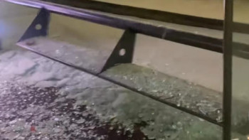 Фотография к новости: Түнгі вандализм: Алматыда екі аялдама әйнегі шағылды