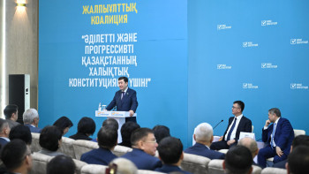 Фотография к новости: Коалиция мүшелері Шымкент қаласының тұрғындарына жаңа Конституцияның новеллаларын таныстырды