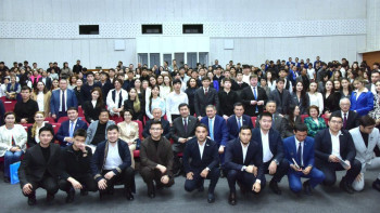 Фотография к новости: Жаңа технологиялар – экономиканың қозғаушы күші: Министр студенттермен кездесті