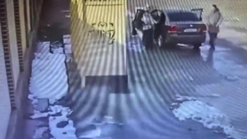 Фотография к новости: Тараздағы сұмдық жағдай: 13 жасар қызды аялдамадан ұрлап кетпек болды