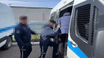 Фотография к новости: 350 млн теңгені "қағаз жүзінде" жымқырған: Қырғызстанда ұсталған қазақстандық елге жеткізілді