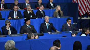 Фотография к новости: Қасым-Жомарт Тоқаев АҚШ-та Бейбітшілік кеңесінің отырысына қатысуда