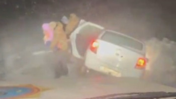 Фотография к новости: Бала мен жүкті әйел: Боранда далада қалған отбасы құтқарылды