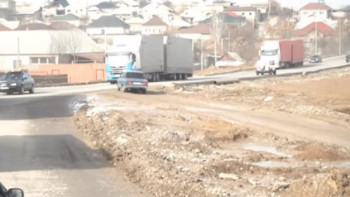 Фотография к новости: Шымкентте жаңбырдан кейін жаңа төселген жол шөгіп кеткен