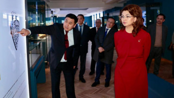 Фотография к новости: Аида Балаева Ұлттық орталық музейдегі "Алтын Орда" жаңа көрме залын аралап көрді