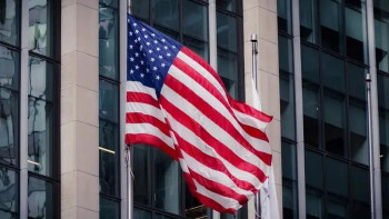 Фотография к новости: АҚШ Тынық мұхитында есірткі тасымалдаған кемеге соққы жасады