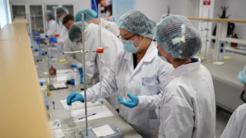 Фотография к новости: Utebayev University ғалымдары жаңа халықаралық зертхананы іске қосты