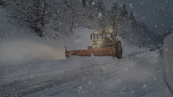 Фотография к новости: Қар тазалау жұмысы: ШҚО-да арнайы техника жүргізушісі қаза тапты