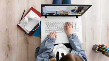 Фотография к новости: Ертең Астанада бірінші ауысым оқушылары қашықтан оқиды