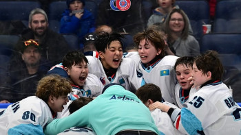 Фотография к новости: Президент балалар хоккей командасын тарихи жеңісімен құттықтады