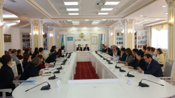 Фотография к новости: Астанада "Кітапхана және баспа ісі туралы" заң жобасы талқыланды