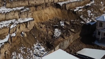 Фотография к новости: Көшкін мен батпақ: Бесағашта әкімдік бақылауы неге әлсіз?