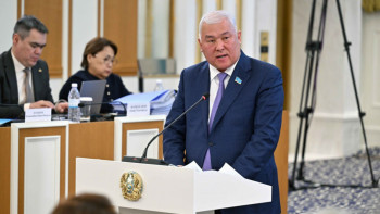 Фотография к новости: Әбенов: Жаңа Конституция – емдеуге емес, дені сау ұлт қалыптастыруға бағытталуы керек