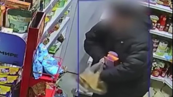 Фотография к новости: Астанада ер адам дүкендегі шоколадтарды шалбарына тығып әкетпек болды