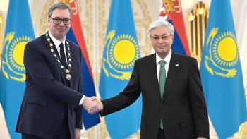 Фотография к новости: Мемлекет басшысы Сербия Президентін «Алтын Қыран» орденімен марапаттады