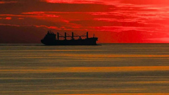 Фотография к новости: Оман жағалауында мұнай танкері шабуылға ұшырады