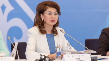 Фотография к новости: Алғыс айту күні ел бірлігін нығайтатын мереке – Аида Балаева