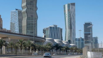 Фотография к новости: Эр-Рияд пен мұнай кен орнына бағытталған дрондар атып түсірілді