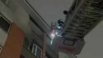 Фотография к новости: Петропавлда өртенген үйден 100-ден астам адам эвакуацияланды