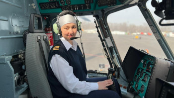 Фотография к новости: Аспанға ғашық ару: Тікұшақ тізгіндеген қазақ қызының ерекше жолы