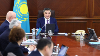 Фотография к новости: Бектенов "Бәйтерек" холдингі өкіліне ескерту жасады