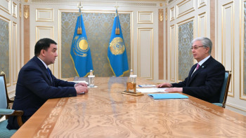 Фотография к новости: Президент Түркістан облысының әкіміне халықтың тұрмысын жақсартуды тапсырды