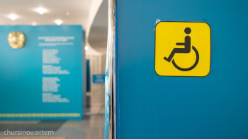 Фотография к новости: Инватакси және сурдоаудармашы референдум күні мүгедектігі бар қазақстандықтарға қызмет көрсетеді