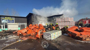 Фотография к новости: Алматыдағы "барахолкада" ірі өрт шықты