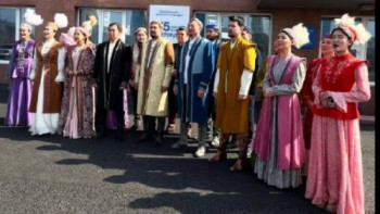 Фотография к новости: Алматыда референдум учаскесінің алдында Абайдың «Көзімнің қарасы» әні орындалды