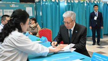 Фотография к новости: Тоқаев референдумда дауыс берді