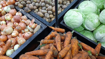 Фотография к новости: Алматыда сайлау учаскелерінің маңында ауыл шаруашылығы жәрмеңкелері өтіп жатыр