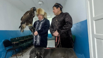 Фотография к новости: Референдумдағы «ерекше вайб»: Қазақстандықтар дауыс беру барысында креатив танытуда