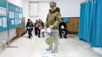 Фотография к новости: Қорғаныс министрі республикалық референдумда дауыс берді