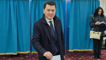 Фотография к новости: Қазақстандықтар ел болашағын шешуде – Ерлан Қарин