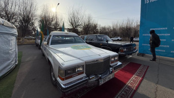 Фотография к новости: Референдум: Қонаев қаласында ретрокөліктер шеруі өтті