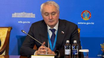 Фотография к новости: Ұлттық киім мен музыка: Байқаушы учаскелердегі мерекелік атмосфера ерекше болғанын айтты