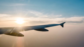 Фотография к новости: Дубай әуежайы дрон шабуылынан кейін рейстерді қайта жандандырды