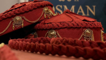 Фотография к новости: Ұлттық киім – тренд: Жас дизайнерлер қандай бағыт ұсынып жүр?