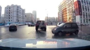 Фотография к новости: Рөлде ешкім жоқ: Астанада жүргізушісіз қозғалған көлік жол апатын тудырды