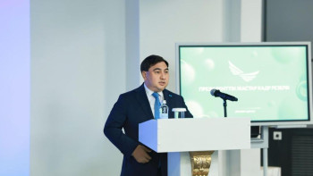 Фотография к новости: Мемлекеттік қызметші қазақ тілін білуге міндетті – Жазықбай 