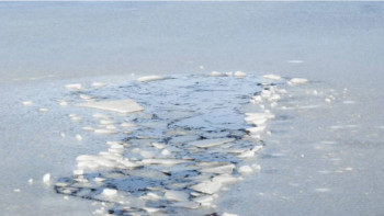 Фотография к новости: Рудныйда мұз астына түсіп кеткен екі балықшы құтқарылды