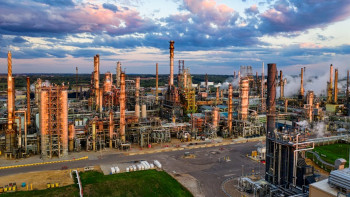 Фотография к новости: Мұнай бағасы Ирандағы газ кен орнына жасалған әуе соққысынан кейін күрт өсті