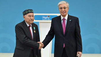 Фотография к новости: Тоқаев ел дамуына үлес қосқан азаматтарға мемлекеттік наградалар тапсырды