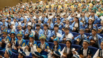 Фотография к новости: Жарты миллион қазақстандық бала бір мезгілде көпшілікке танымал күйлерді орындады