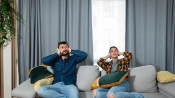 Фотография к новости: Көршіңіз шулап маза бермесе, не істеу керек: Қазақстандағы заң, айыппұл және нақты әрекет